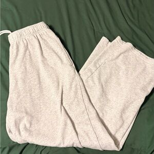 Universal Thread Heather Light Gray Wide Leg Sweatpants